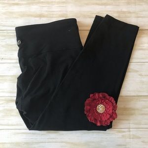 Lululemon Black Wunder Under Crop size 8